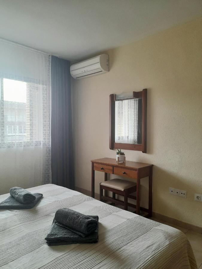 Nice Apartment In Hotel Ronda 4 First Beach Line Fuengirola Exterior foto